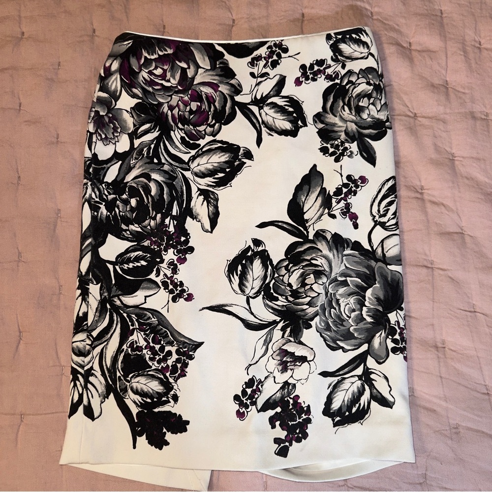 White House Black Market Off white Floral Pencil Skirt Size 0